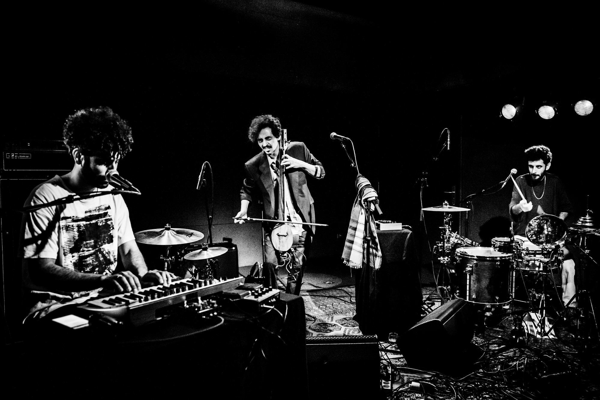 El Khat performing live